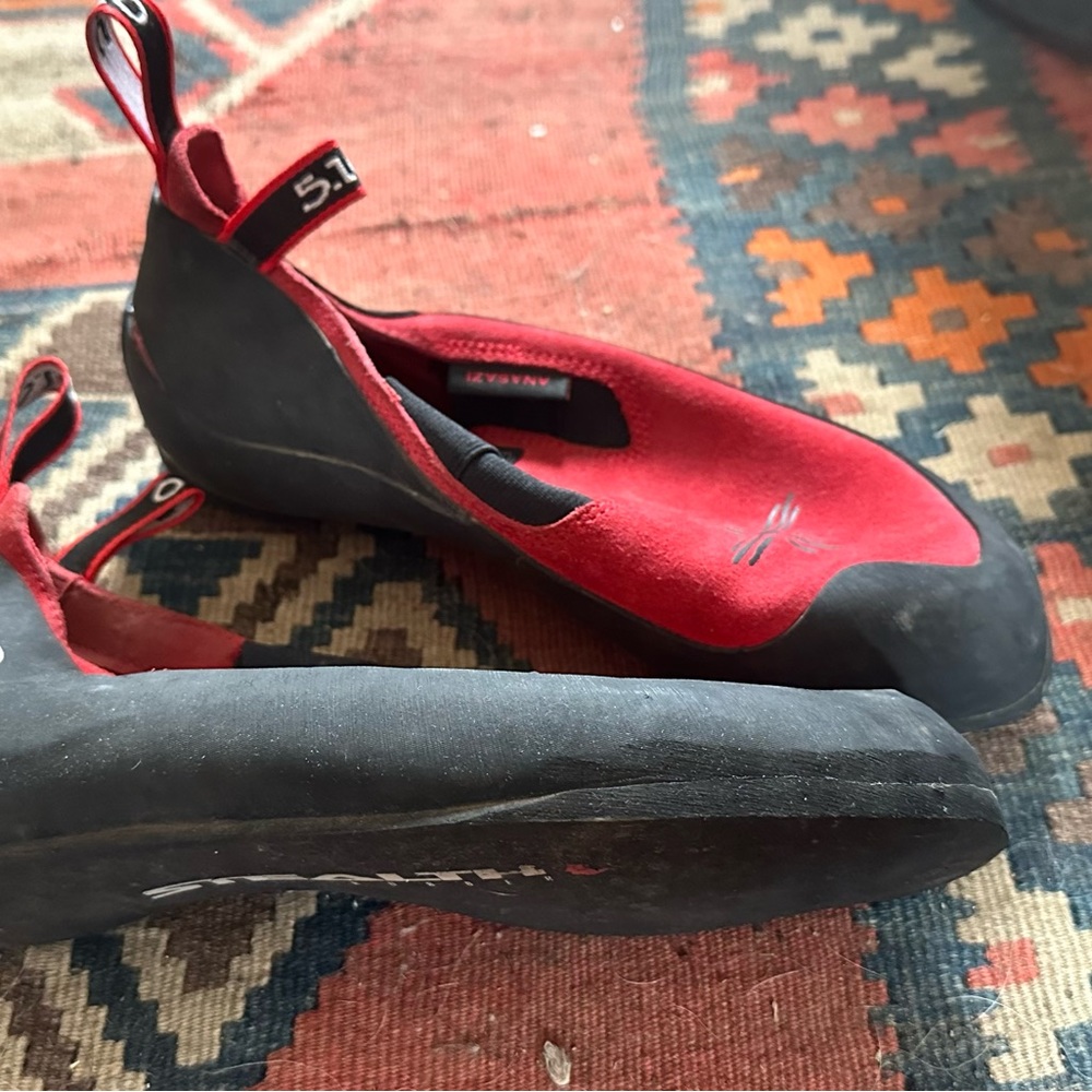 5.10 mocassym like new condition us 9.5